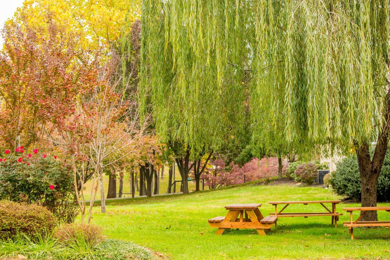 Conference Center Hotel At Valley Forge Oaks ภายนอก รูปภาพ
